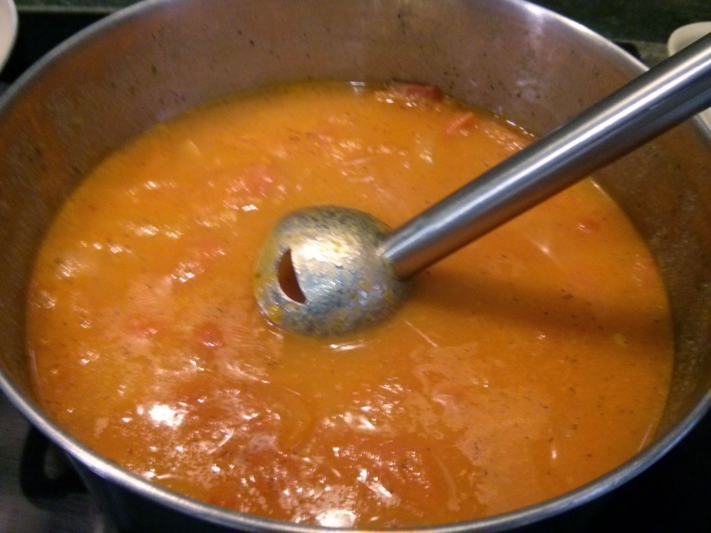 Crema de tomate.Triturar la crema