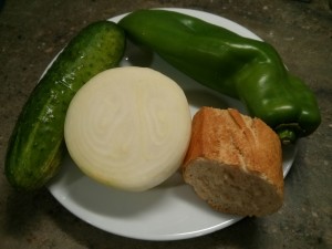 pimientos, pepino, cebolla y pan