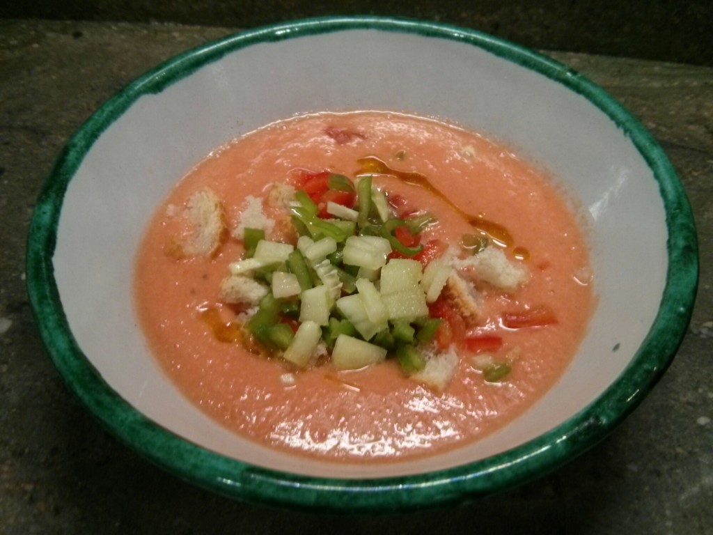 Gazpacho servido en cuenco