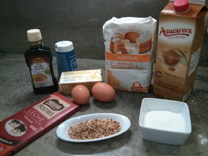 Ingredientes de las cookies de chocolate y almendra