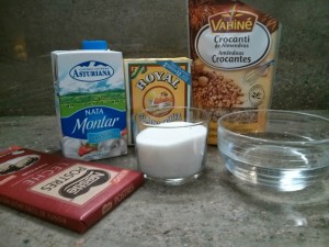 Ingredientes de la Panna cotta de nata y chocolate