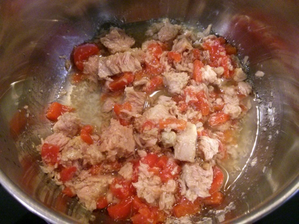 Pasta con atún y pimentos