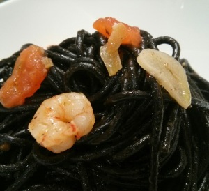 Pasta nero di sepia con gambas