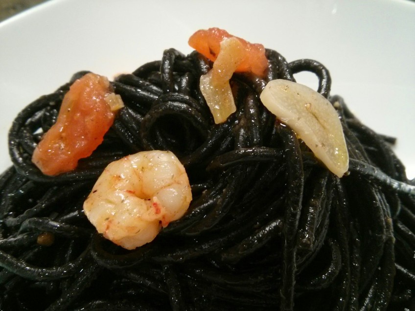 Pasta nero di sepia con gambas